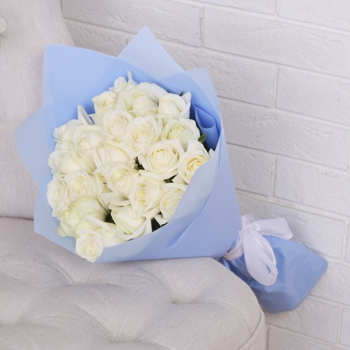 Купить на заказ Букет из 21 белой розы с доставкой в Темиртау
