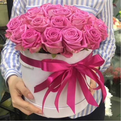 Купить на заказ 25 розовых роз в коробке с доставкой в Темиртау