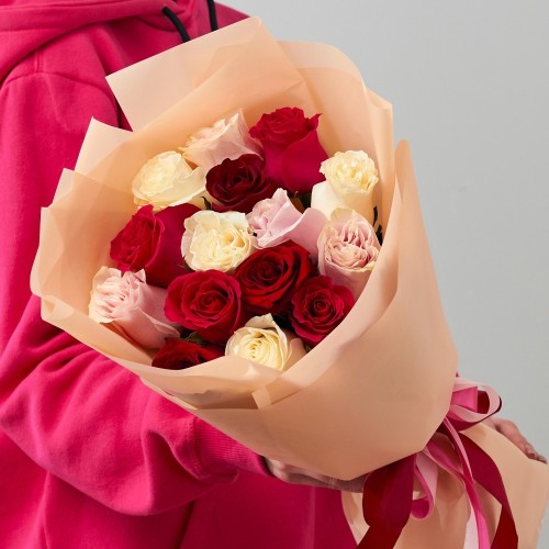 Купить на заказ Микс из 15 роз с доставкой в Темиртау