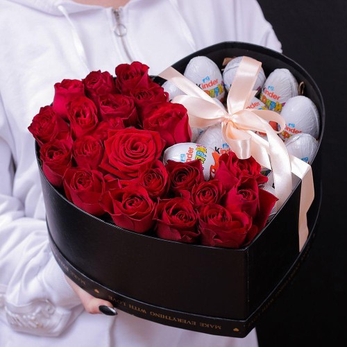 Купить на заказ Коробка роз и киндеров с доставкой в Темиртау