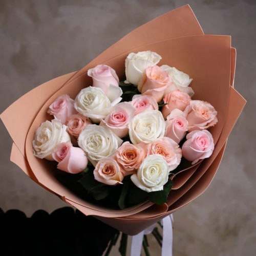 Купить на заказ Букет из 21 розы (микс) с доставкой в Темиртау