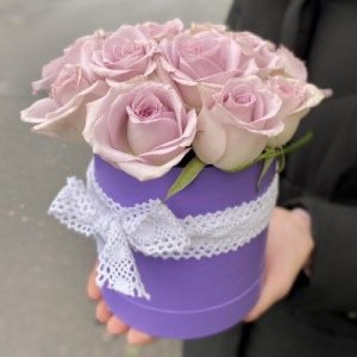 Купить на заказ 9 фиолетовых роз в коробке с доставкой в Темиртау
